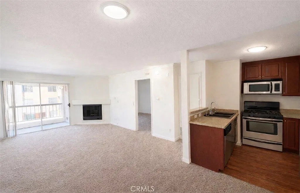 1 bed, 690 sqft, $2,150 — Photo 1