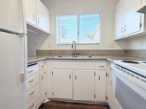 3rd image of 1742 Diamond St #4