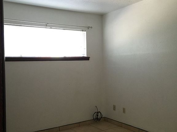 2nd image of 1700 Gladys Dr APT 1