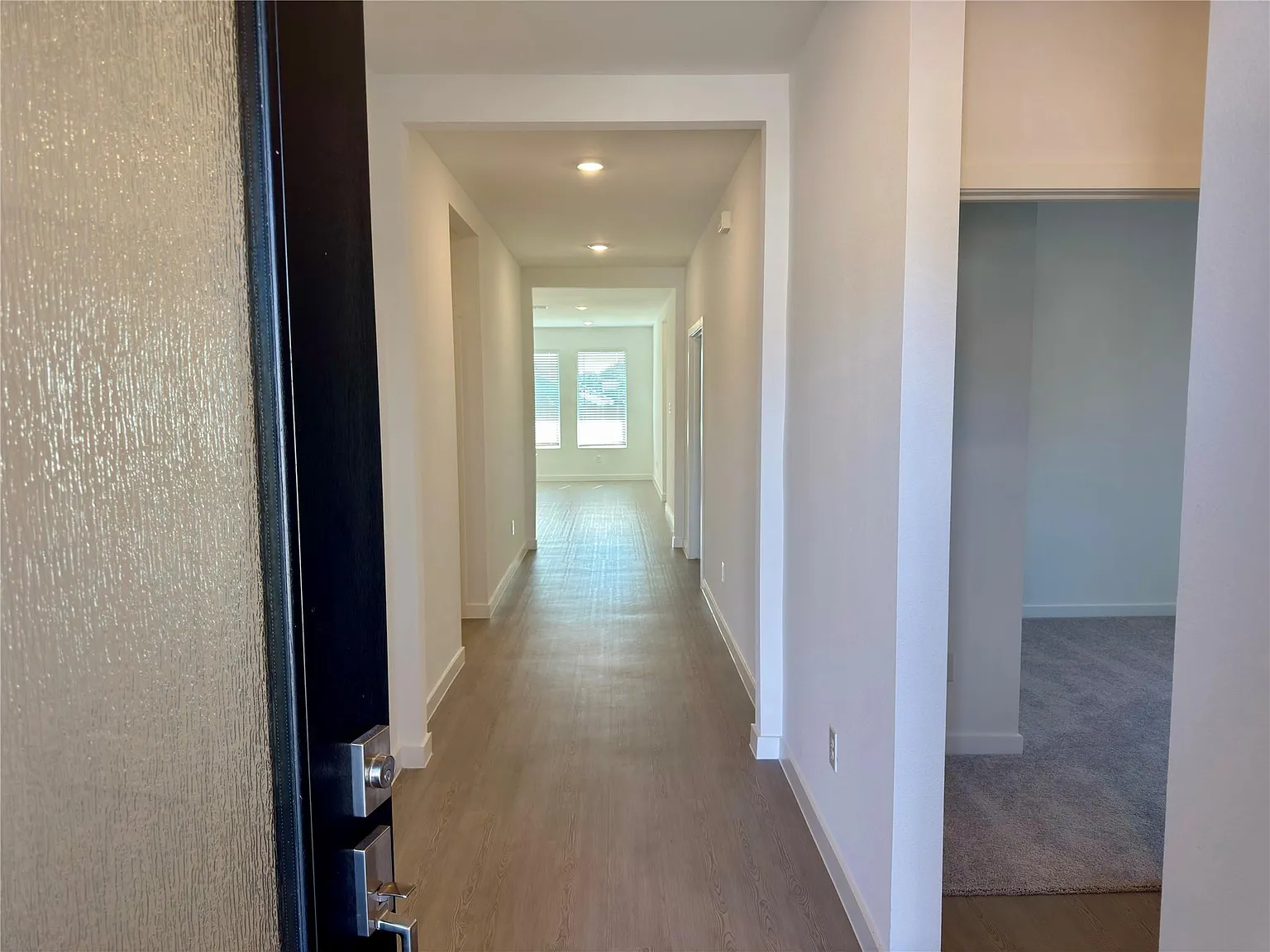 4 bed, 2062 sqft, $2,450 — Photo 2