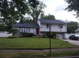 5 Talbot Dr, Westbury, NY 11590