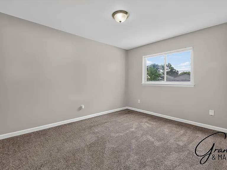 19040 E Thirteen Mile Rd — Photo 19