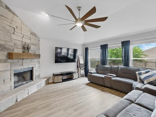 713 Bridle Trl, Saginaw, TX 76179