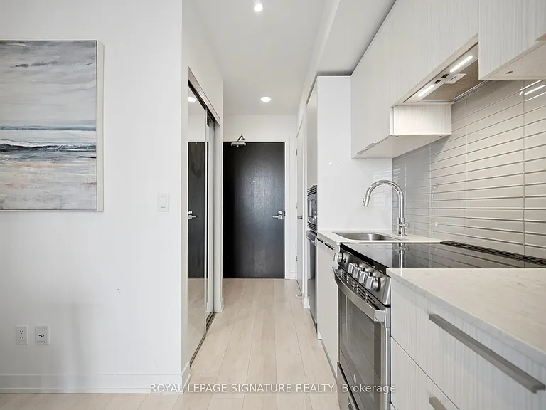 501 Yonge St #5204 — Photo 9
