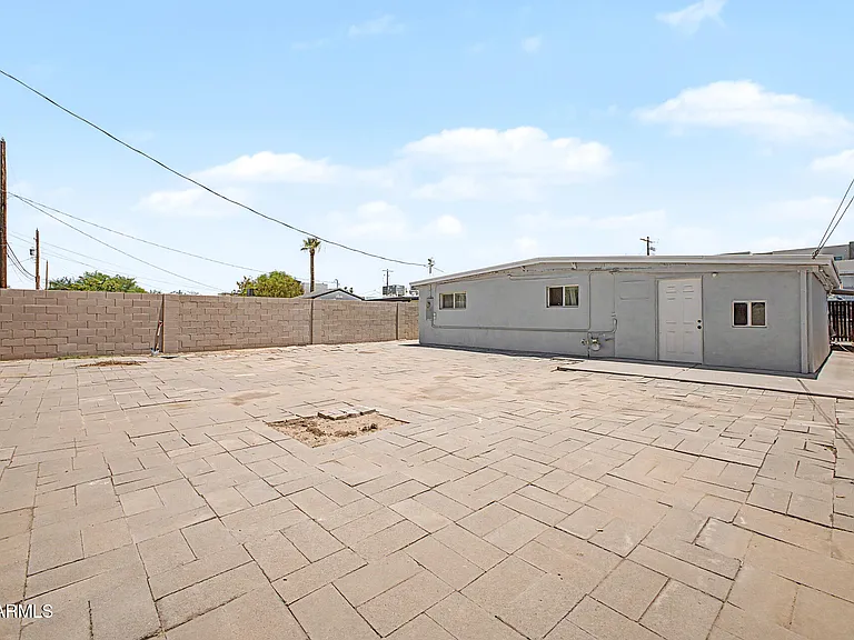 2038 E Lemon St — Photo 27