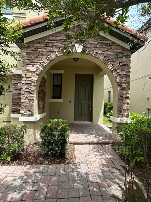 4 bed, 2.5 bath, 2140 sqft, $2,850 — Photo 1