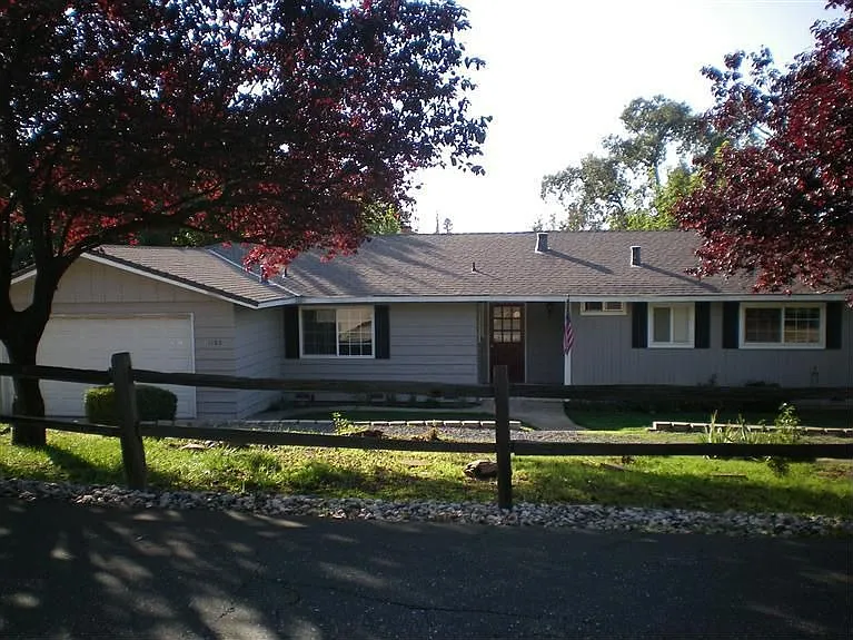 1185 Star Ln photo 1