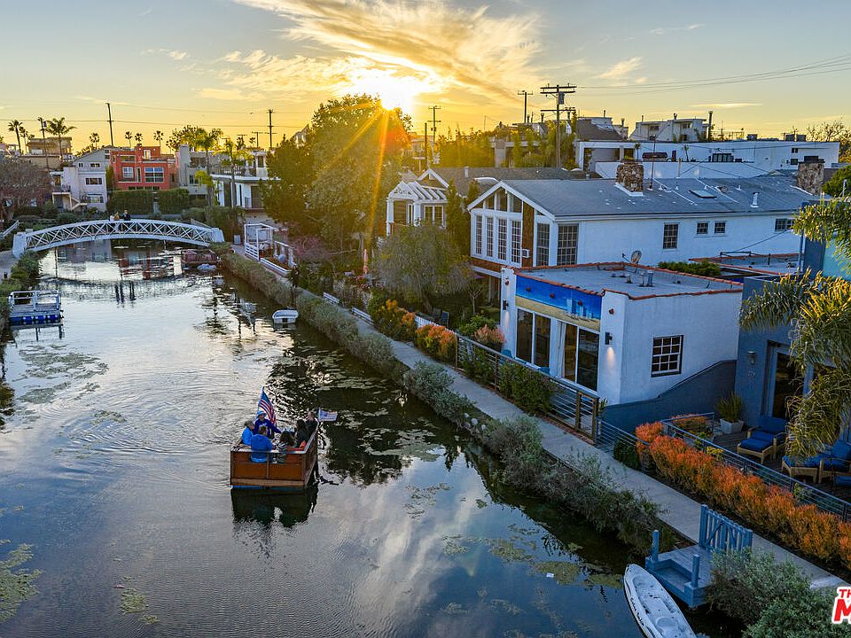 1st image of 225 Carroll Canal