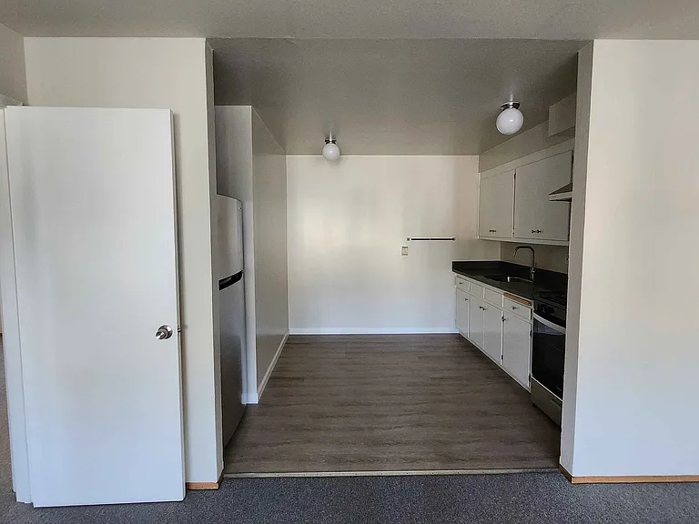 1728 Curtis St #E — Photo 4