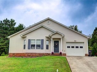 1616 Hawkcrest Ln, Winston Salem, NC 27127