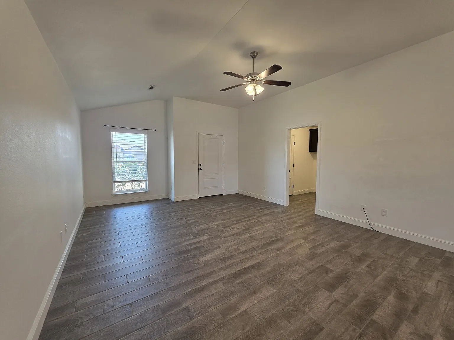 2 bed, 2.0 bath, 1450 sqft, $1,595 — Photo 3