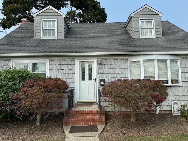 1st image of 71 S Crescent Dr Floor 2