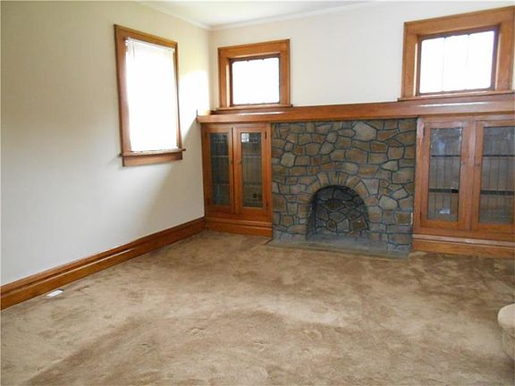 2nd image of 221 E Euclid Ave