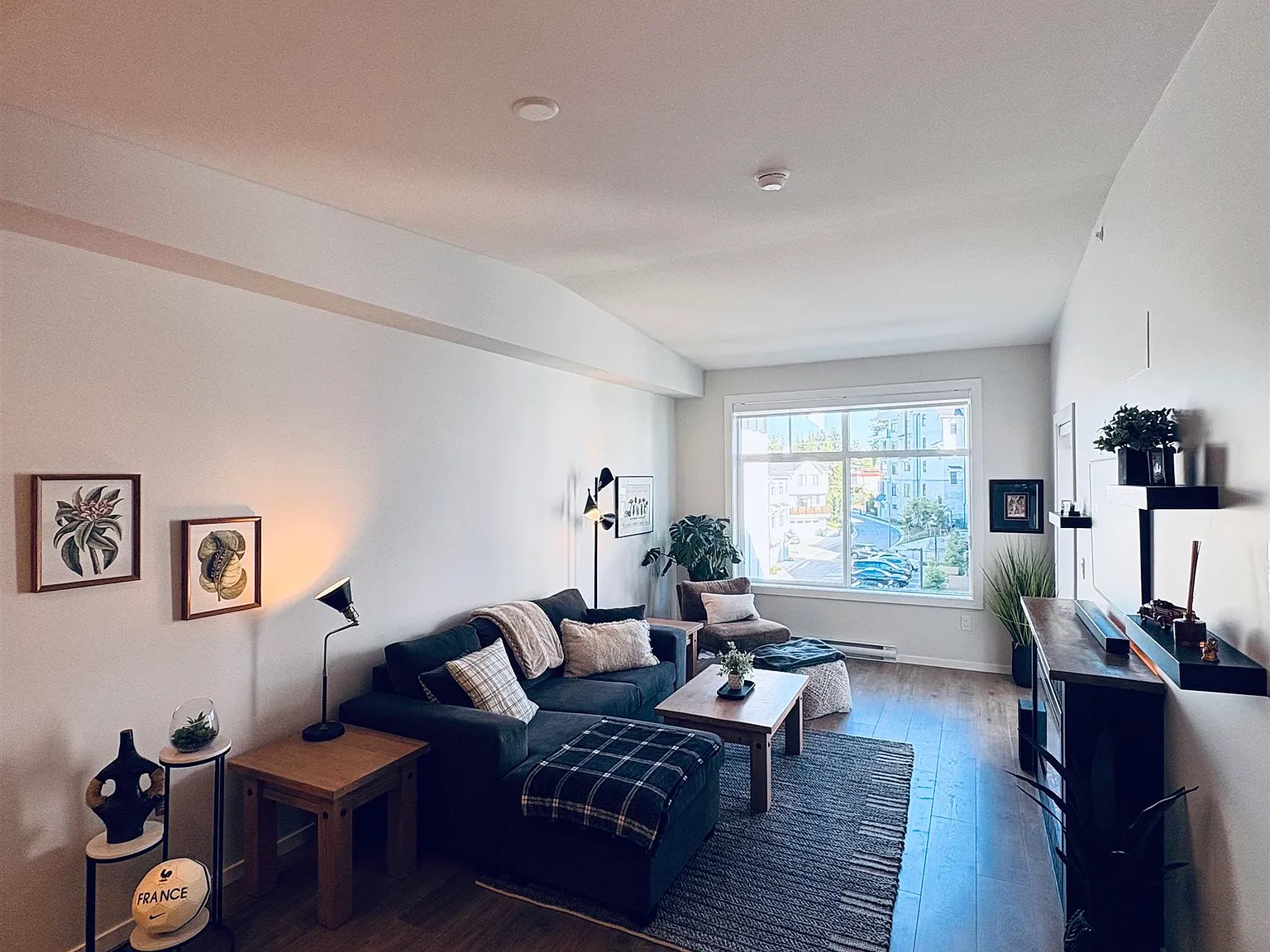 1 bed, 676 sqft, $2,100 — Photo 3