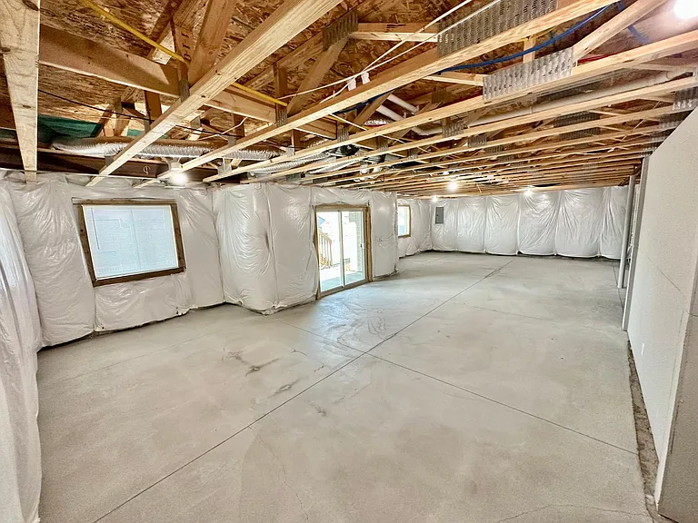 1600 sqft basement