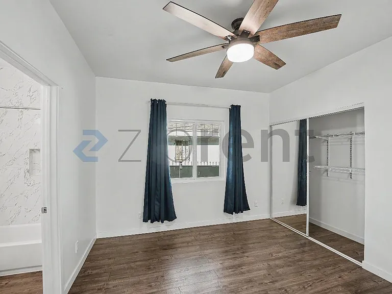 1659 E 61st St — Photo 14