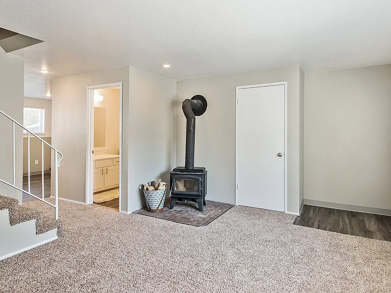 Evergreen Apartments — Photo 26