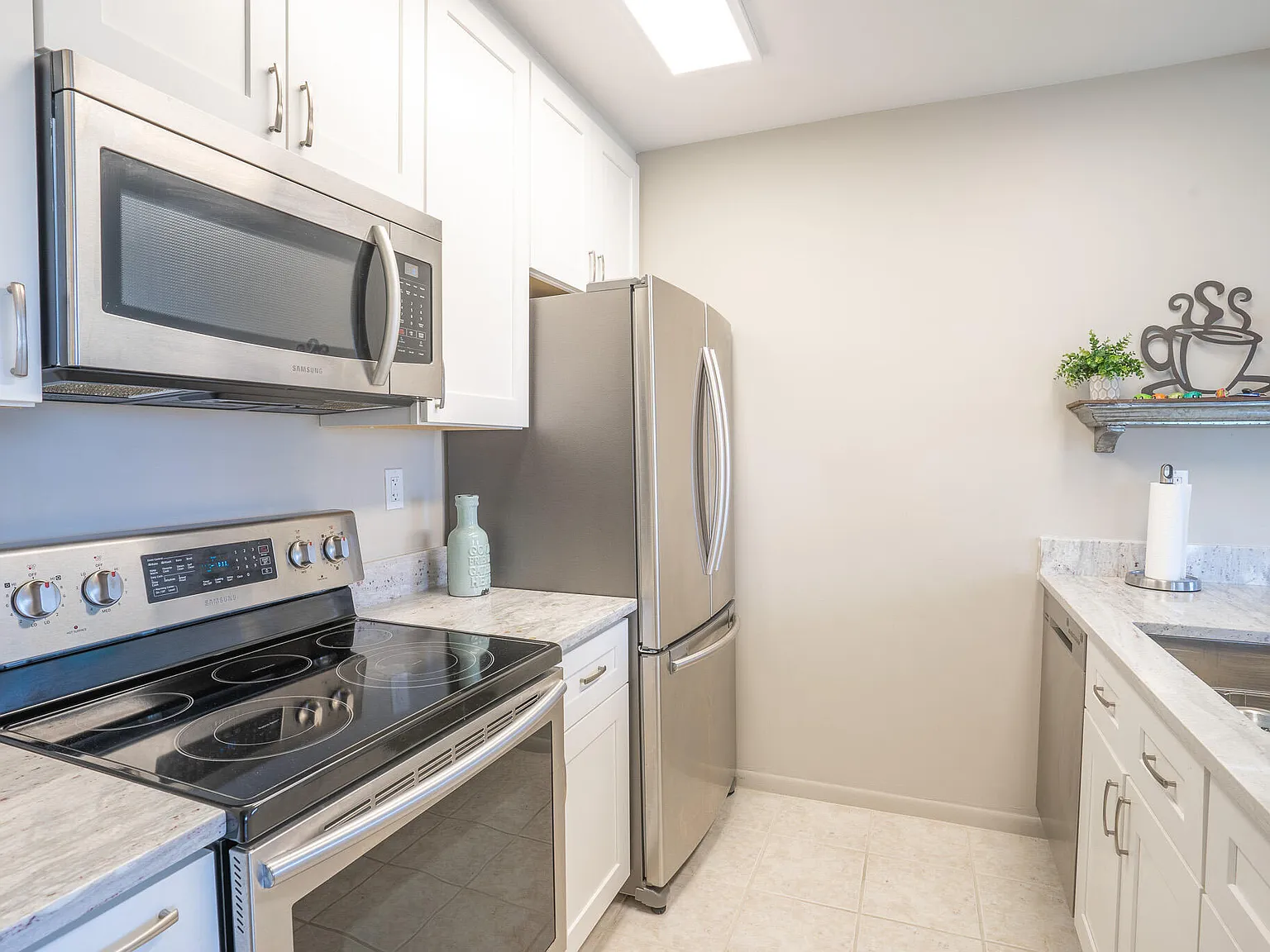 2 bed, 2.0 bath, 1080 sqft, $2,000 — Photo 2