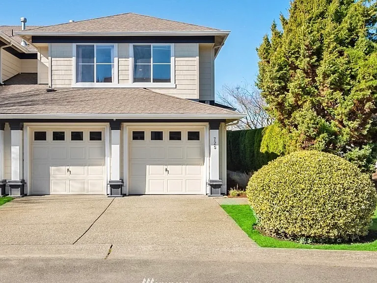 725 239th Ln SE — Photo 1