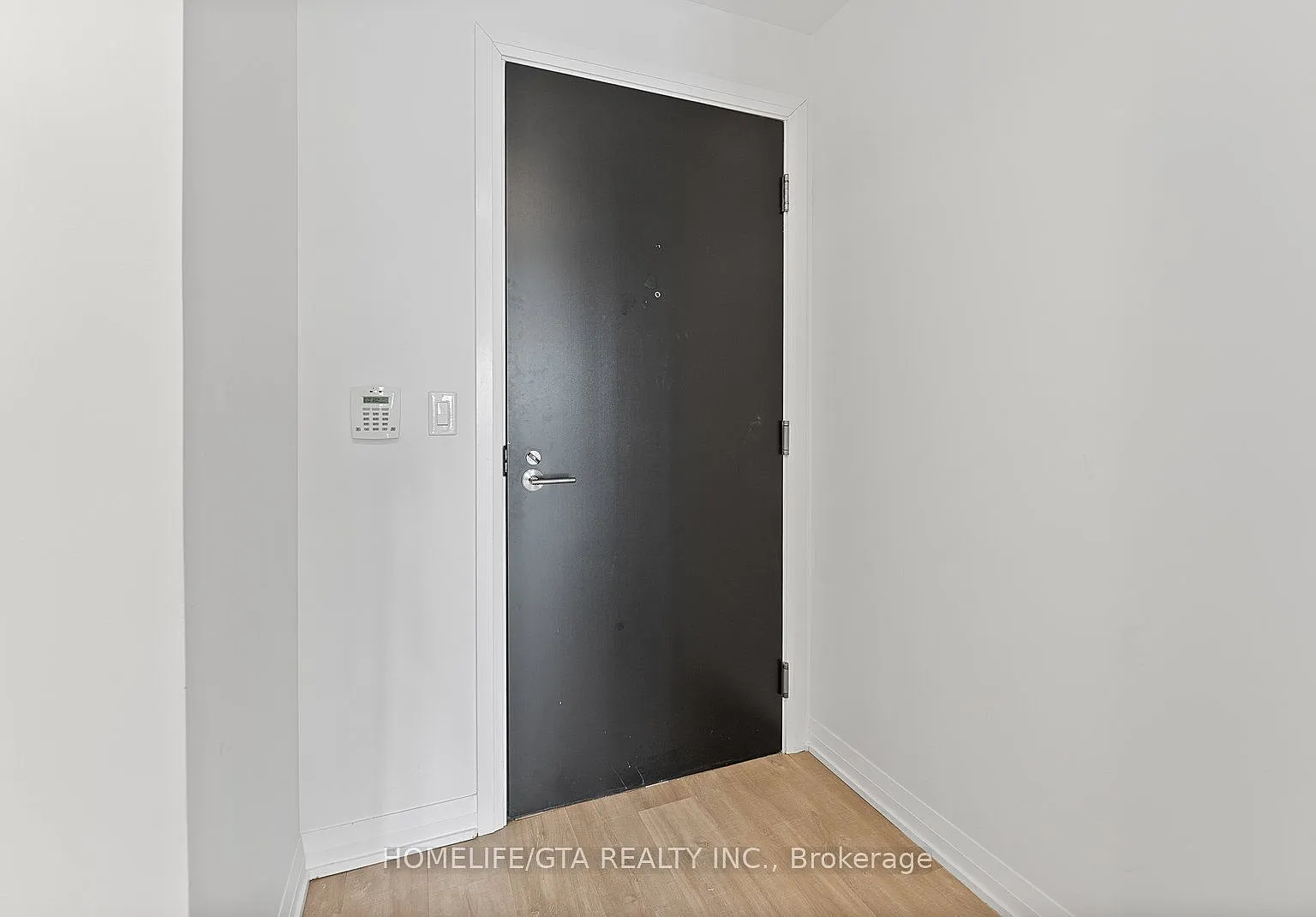 101 Erskine — Photo 4