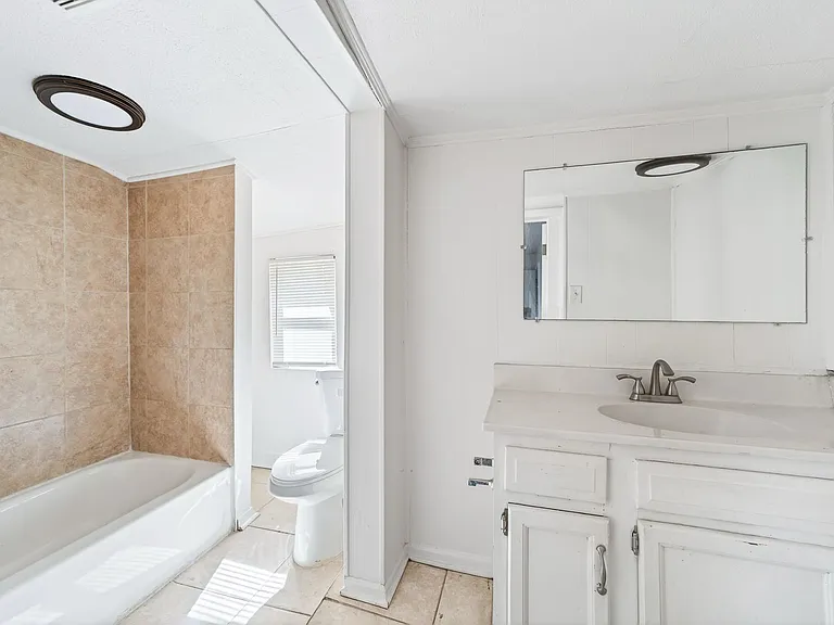 505 E Maple Ave — Photo 4