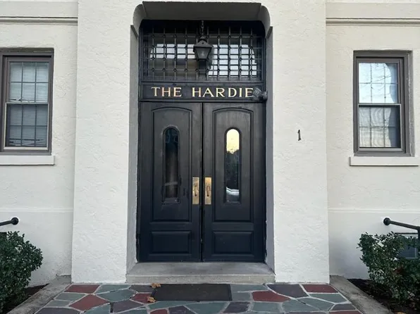 One Oakland Terrace Hardie House C4, Bala Cynwyd, PA 19004