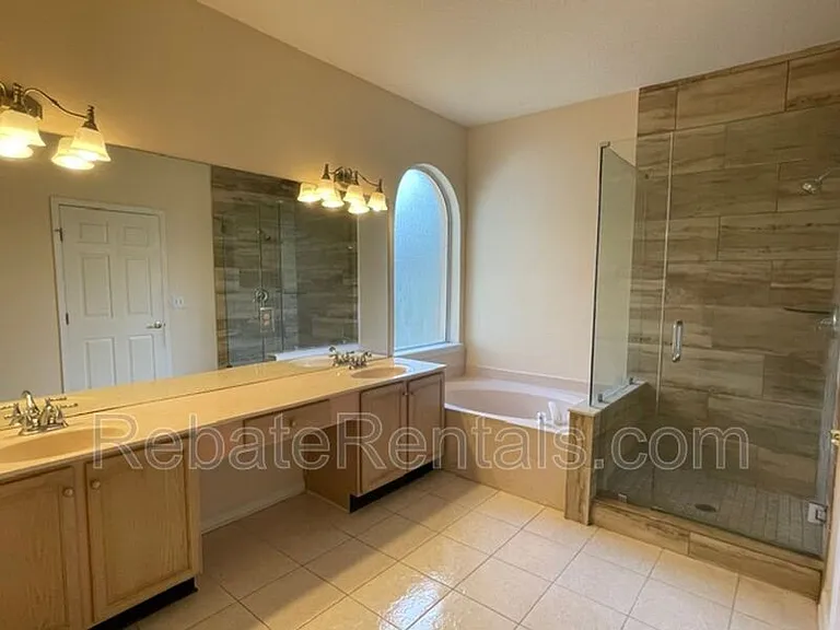 8907 Hampton Landing Dr E — Photo 39