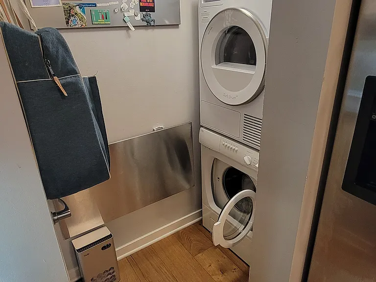 Euro washer dryer & utility table
