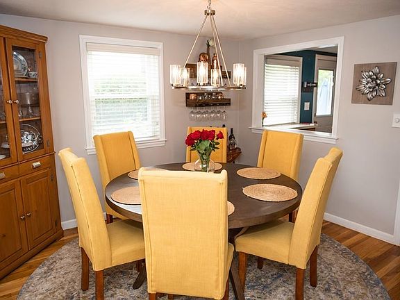 3rd image of 22 Elda Dr