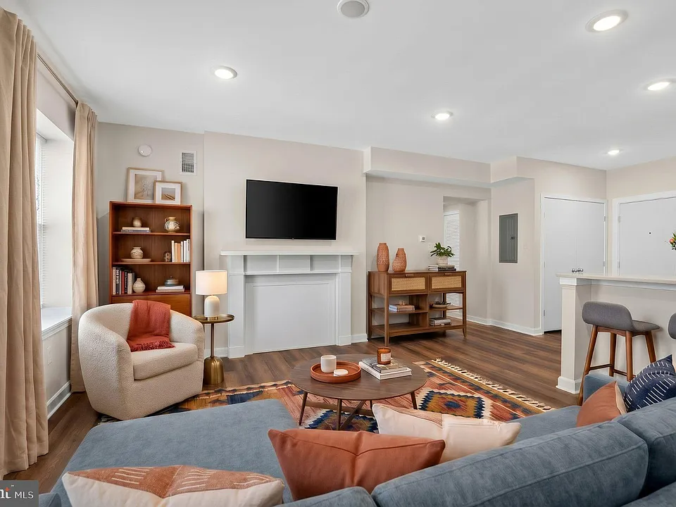 541 N Orianna St #2A