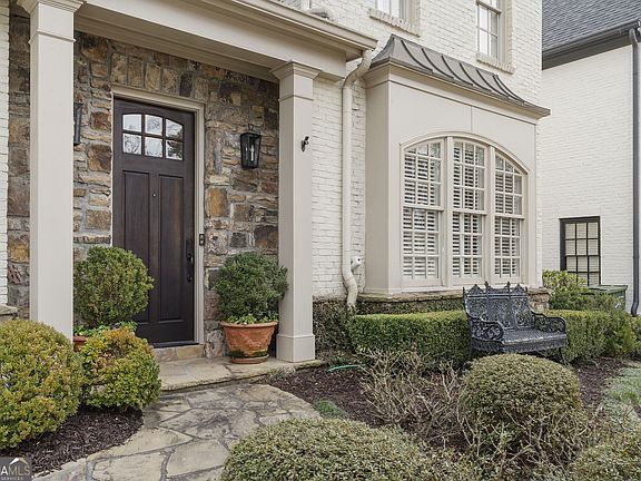 3rd image of 3385 Mathieson Dr NE