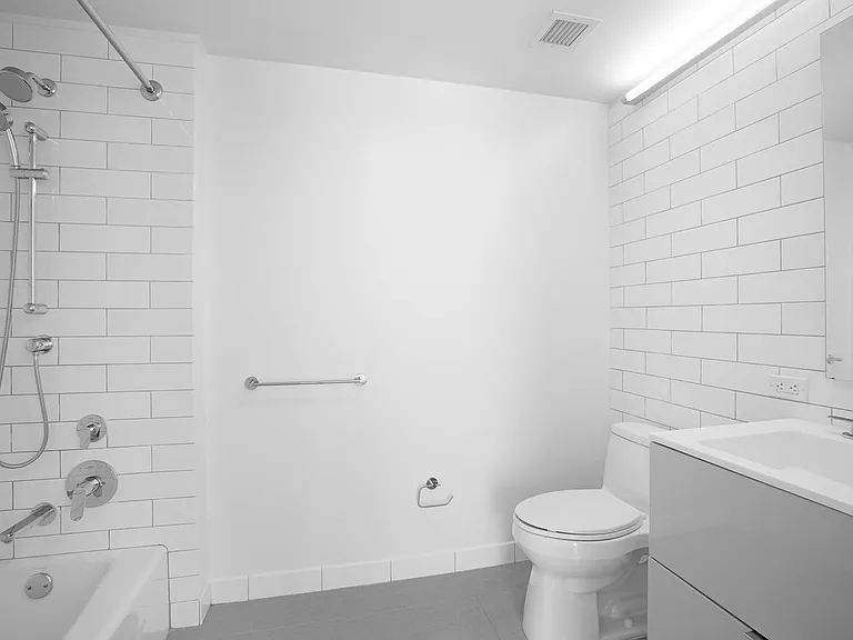 400 W 113th St #310 — Photo 3