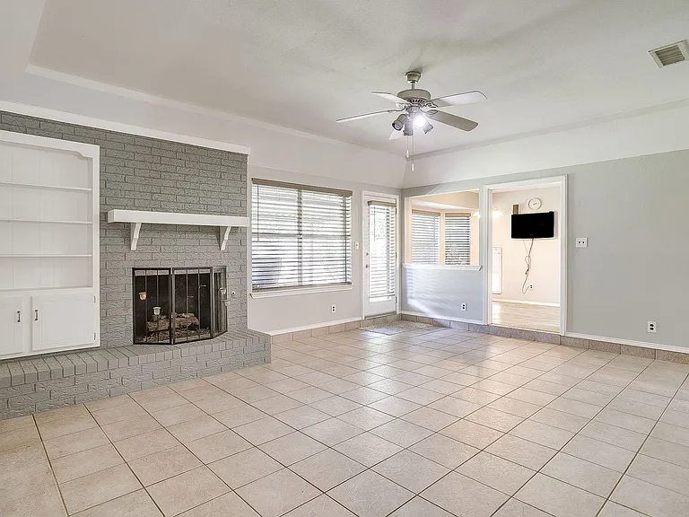 2400 Westpark Way Cir — Photo 4