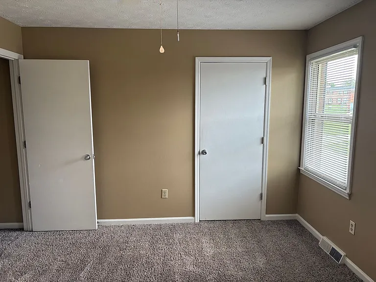 216 Calumet Dr — Photo 6