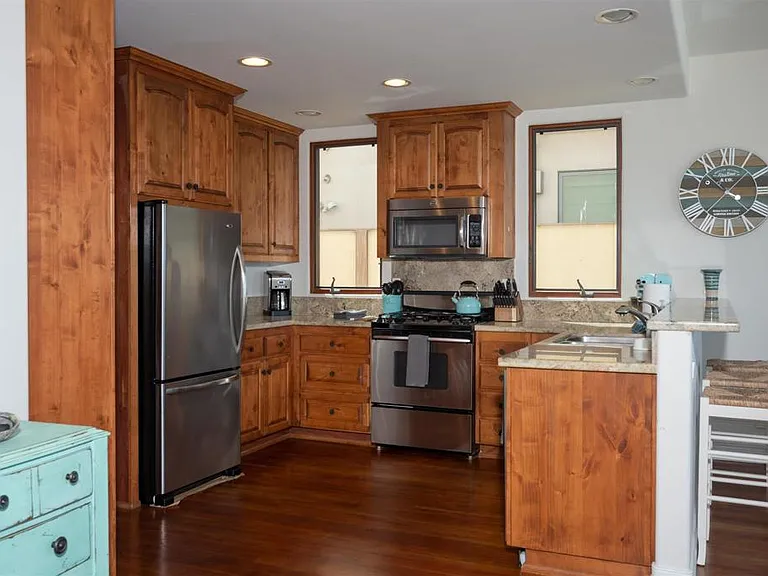 5556 Calumet Ave — Photo 4