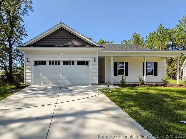 40 Quarter Ct, Spring Lake, NC 28390