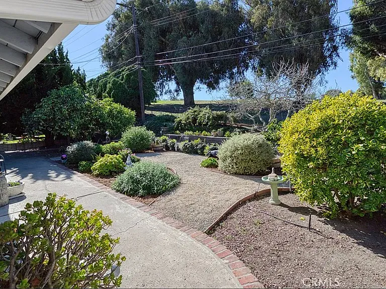 16711 Greenview Ln — Photo 8