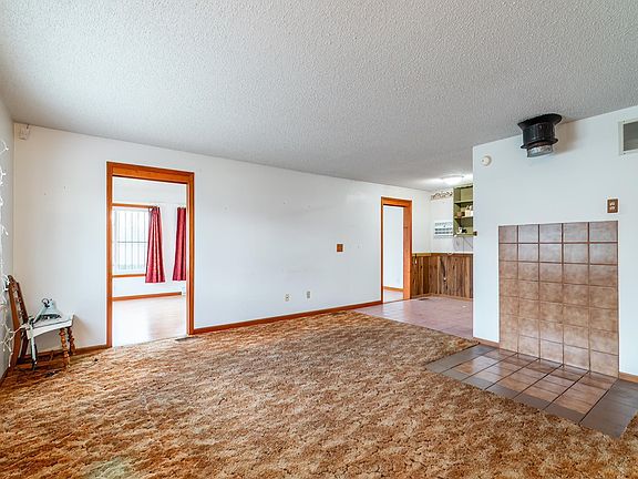 4th image of 3004 Connett Ave