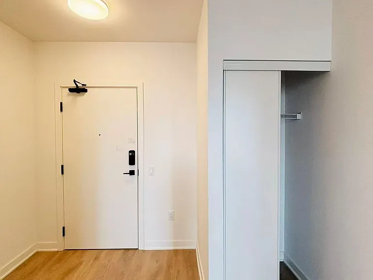 1185 Dupont St #807 — Photo 3