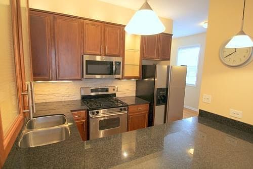 3rd image of 2849 N Damen Ave