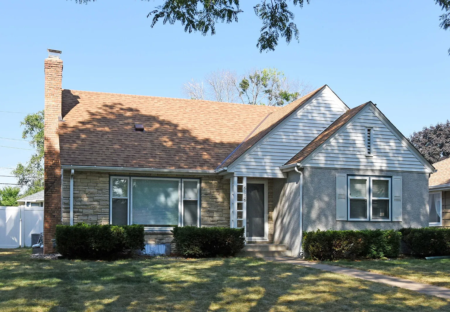 3 bed, 1.0 bath, 1396 sqft, $2,650 — Photo 2