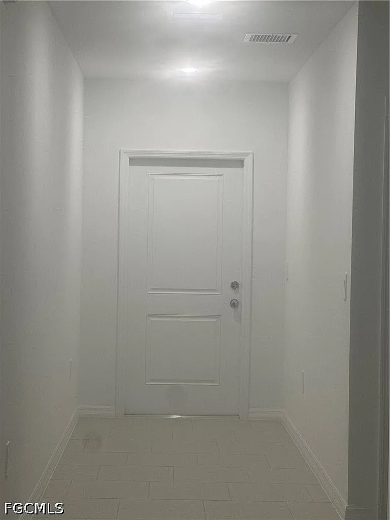 5 bed, 3.0 bath, 2451 sqft, $2,500 — Photo 2