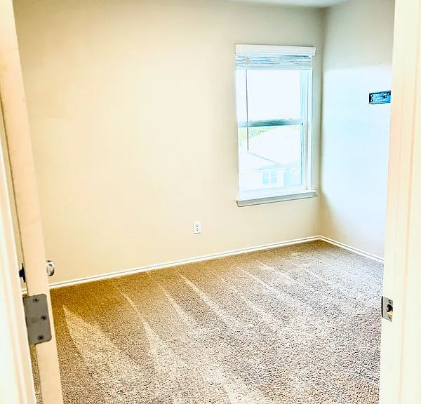 303 Green Valley Dr — Photo 11