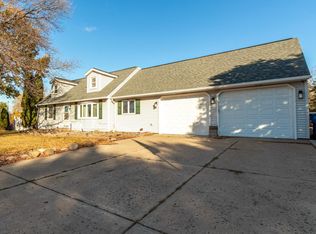 77 2nd St SE, New Brighton, MN 55112