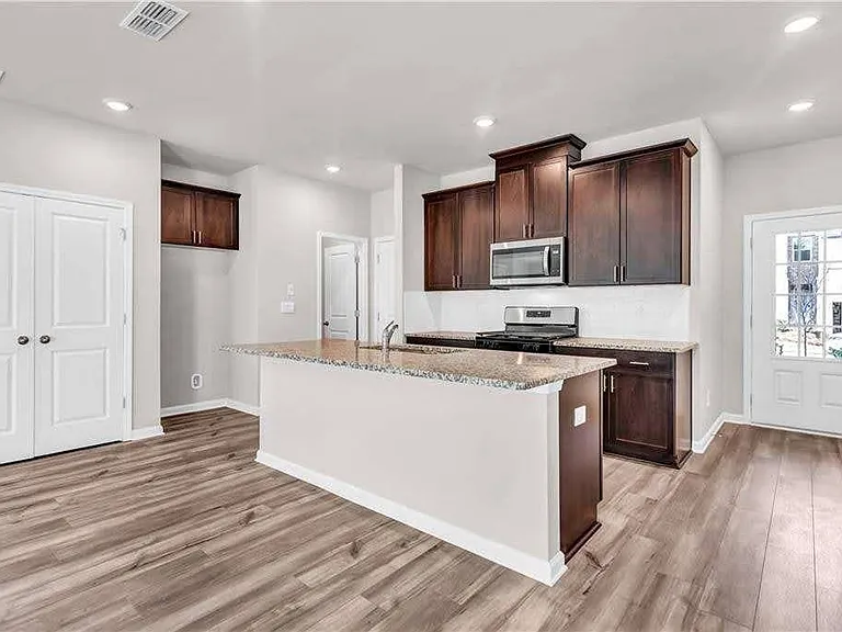 1575 Villageside Ct — Photo 3