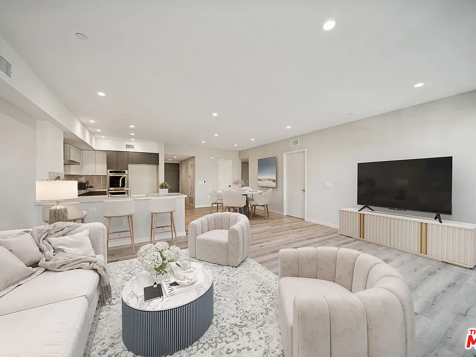 1051 S Corning St #501