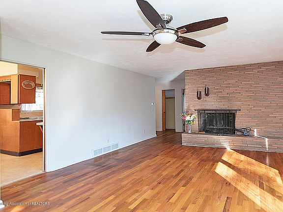 4th image of 232 Lexington Ave