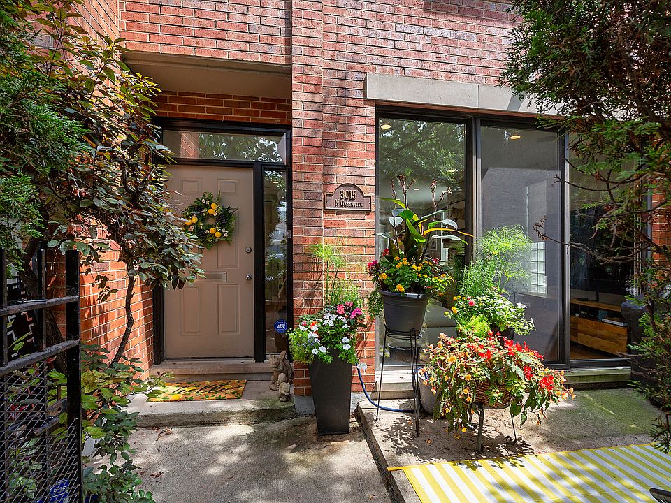 1st image of 3015 N Greenview Ave #H