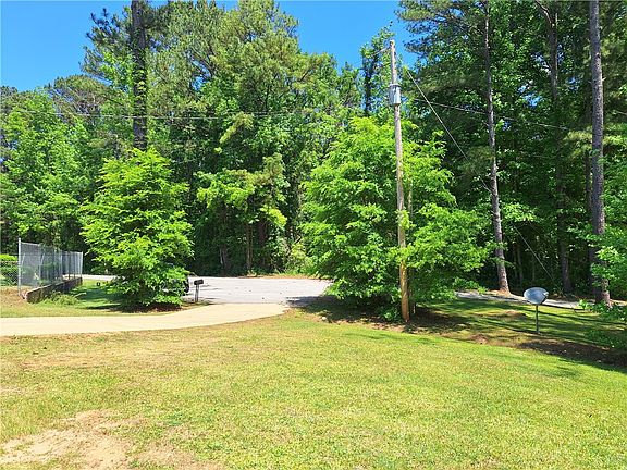 4th image of 806 Springfield Cir