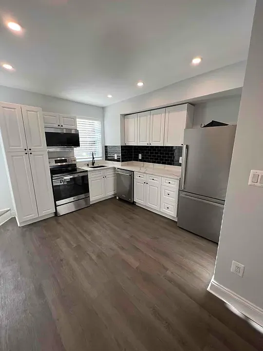 2 bed, 950 sqft, $2,575 — Photo 4